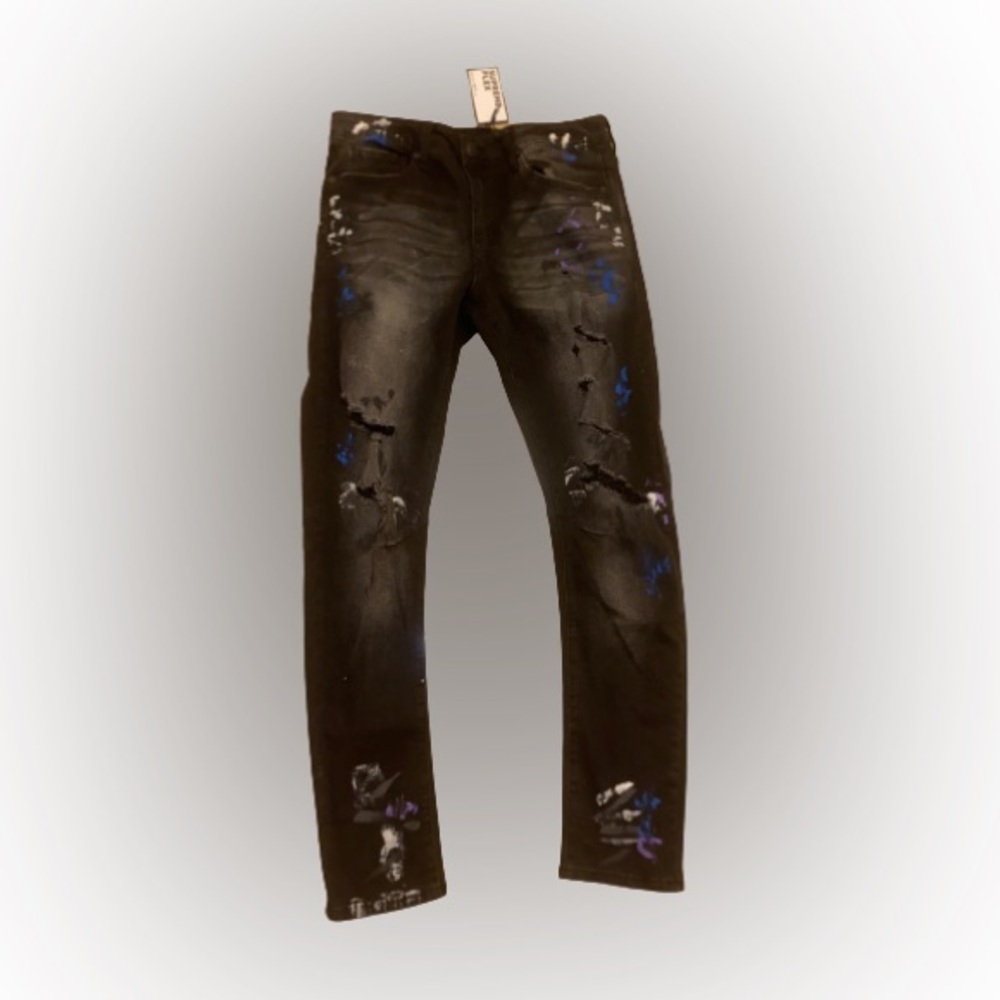 You Need The Stylish Black Jeans To Stand Out!